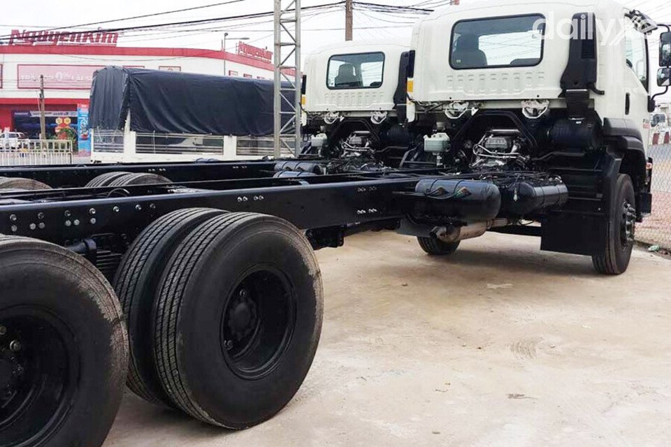 Lốp xe lớn hoạt động bền vững trên mọi cung đường
