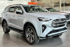 Isuzu mu-X 2026 chào sân thị trường Việt, giá bán từ 928 triệu đồng