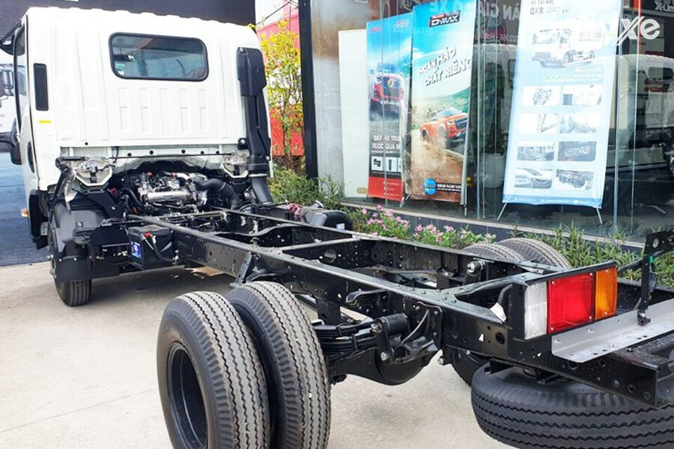 Cụm đèn chiếu hậu hai bên góc vuông vắn