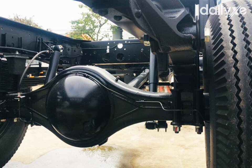 Hệ thống treo nhíp lá kết hợp cầu sau vận hành mạnh mẽ