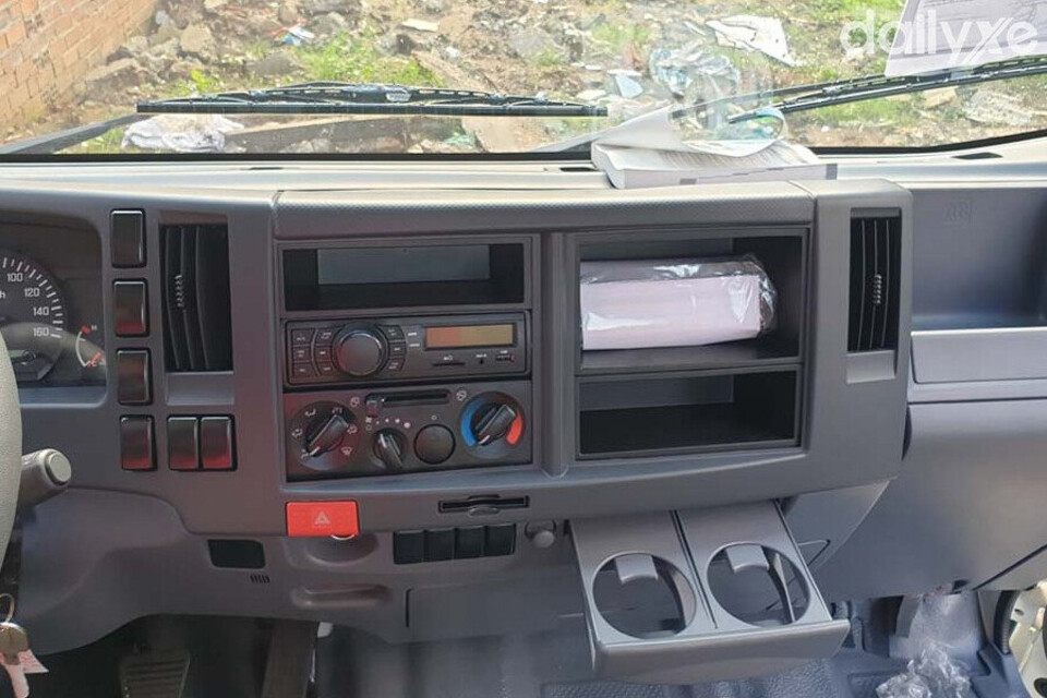 Khu vực điều khiển được bố trí khoa học kết hợp hệ thống điều hòa chỉnh cơ