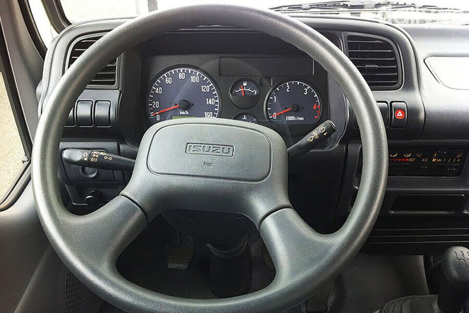 Thiết kế vô lăng hai chấu