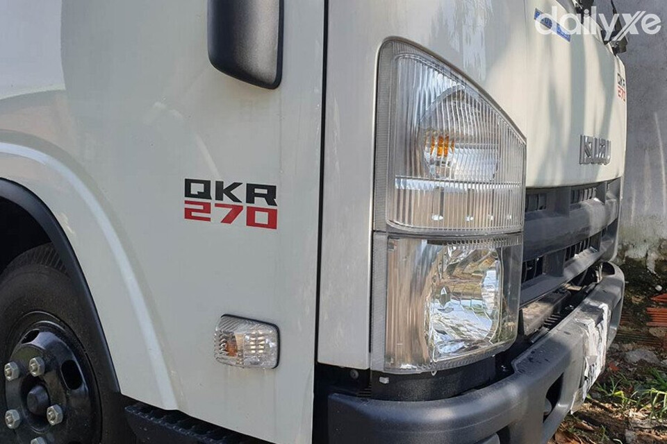 Đèn chiếu sáng lớn được đặt dọc