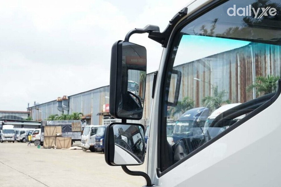 Gương chiếu hậu bản kép sử dụng gương cầu lồi