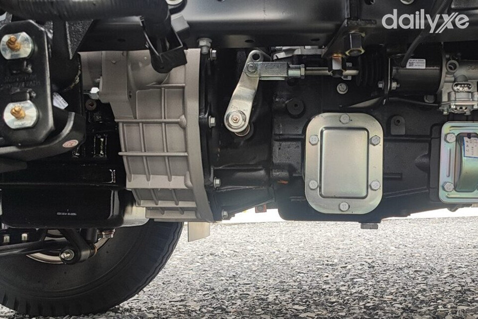 JAC N350 sử dụng hộp số cơ khí, 5 số tiến, 1 số lùi