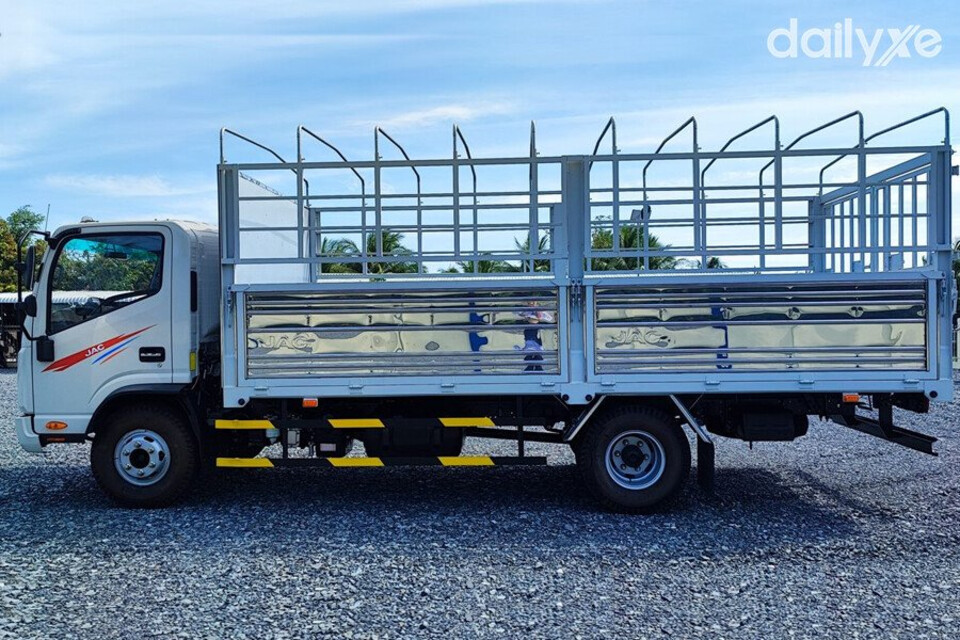 Thân xe vững chãi có khả năng chịu tải lớn