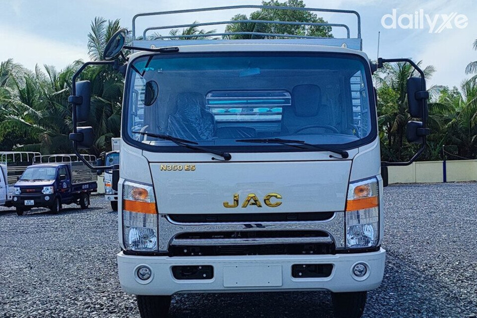 Kính chắn gió thiết kế lớn