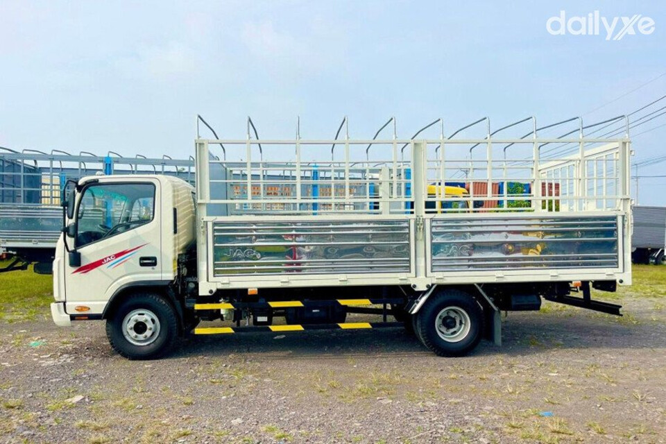 Thùng xe lớn đáp ứng đa dạng nhu cầu tải vận