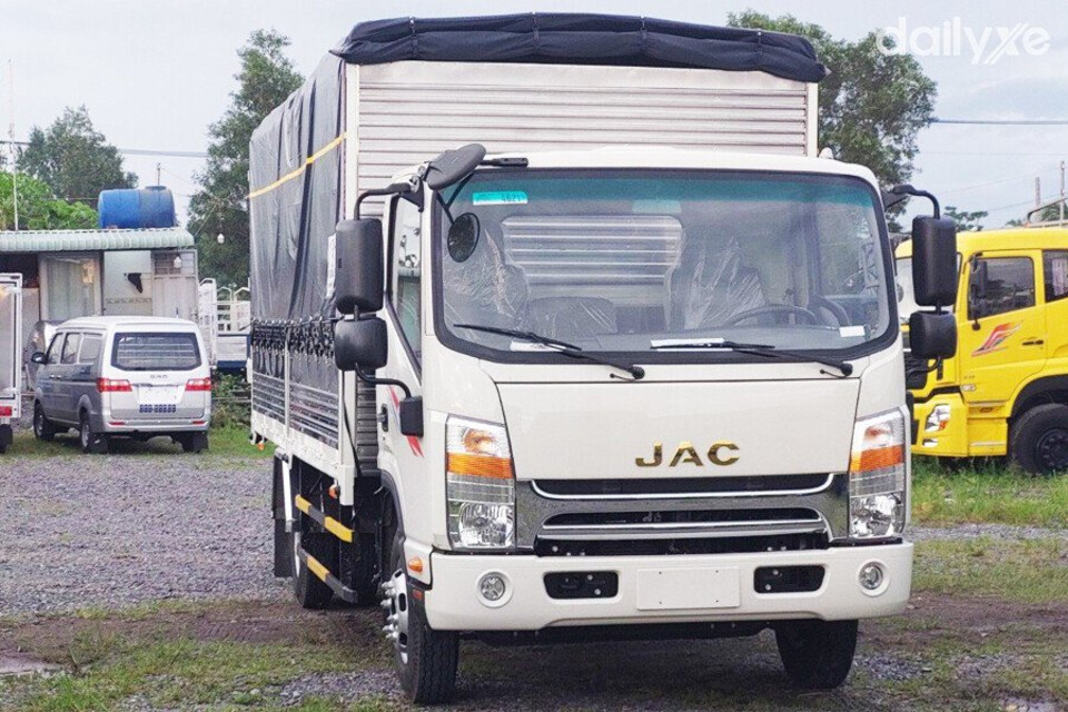 Xe tải JAC N500 sở hữu hai tông màu thịnh hành
