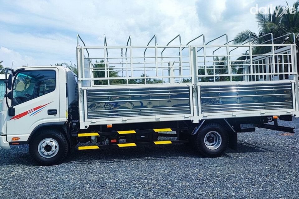 Thùng xe chứa được nhiều hàng hóa