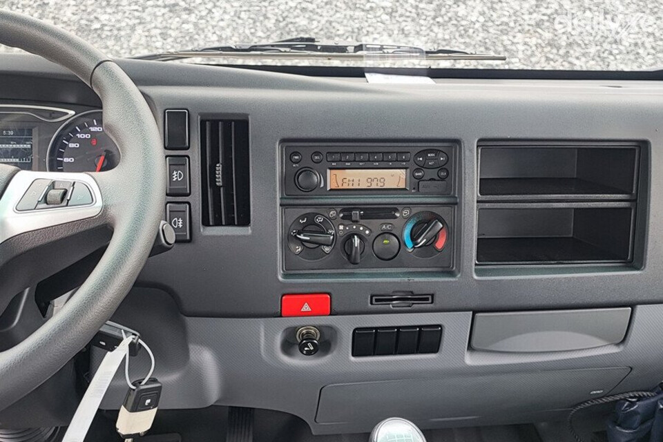 Hệ thống điều hòa điều chỉnh cơ, các cửa gió được bố trí hợp lý trên phần taplo