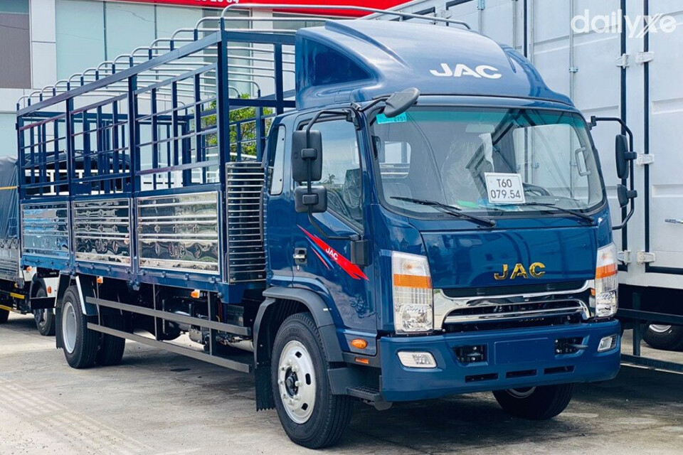 Thiết kế hiện đại với những chi tiết tối giản nhưng toát lên vẻ đẹp hầm hố, mạnh mẽ