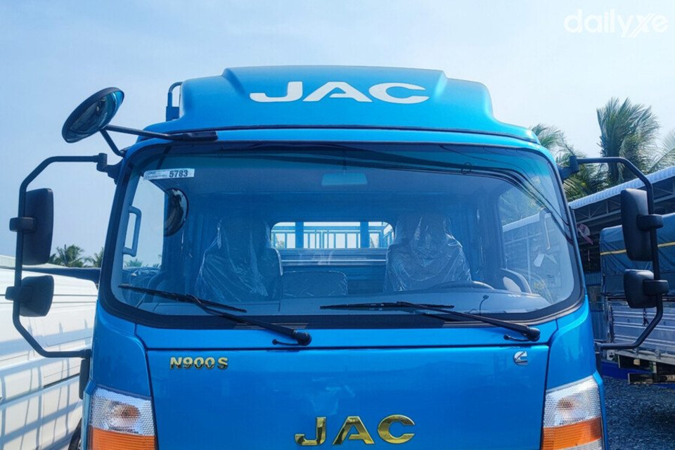 Mui lướt cản gió N900 tạo vẻ ngoài bề thế