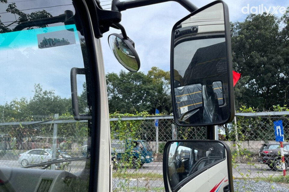 Gương chiếu hậu mở rộng tầm quan sát phía sau