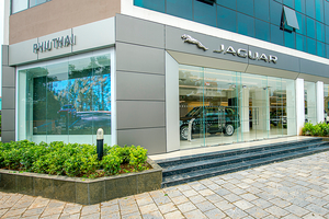 Jaguar Land Rover Việt Nam chính thức khai trương showroom tại Hà Nội