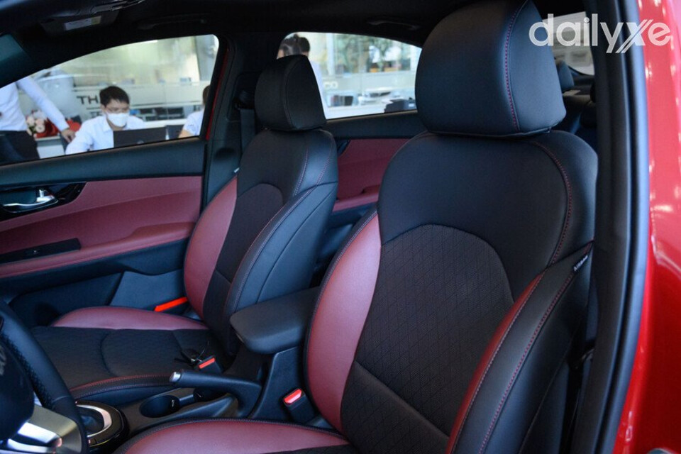 Ghế ngồi bọc da cao cấp