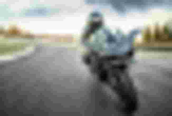 kawasaki ninja h2 r gia 1,83 ty dong ve viet nam nam sau: khong kinh hau va den pha, khong duoc chay tren duong pho