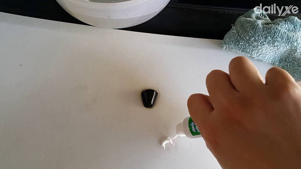 Kem đánh răng có thể giúp loại bỏ các vết ố vàng nhẹ trên sơn xe