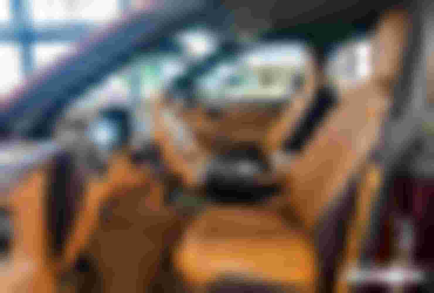 kham pha aston martin dbx chinh hang tai viet nam: lua chon hay cho nguoi thich the thao va sang trong