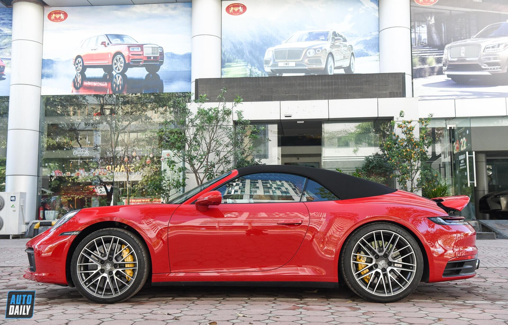 Khám phá Porsche 911 Carrera S Cabriolet nhập tư nhân tại Việt Nam