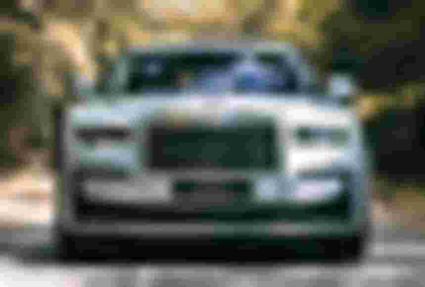 kham pha rolls-royce ghost 2021 chinh hang gia gan 30 ty tai viet nam