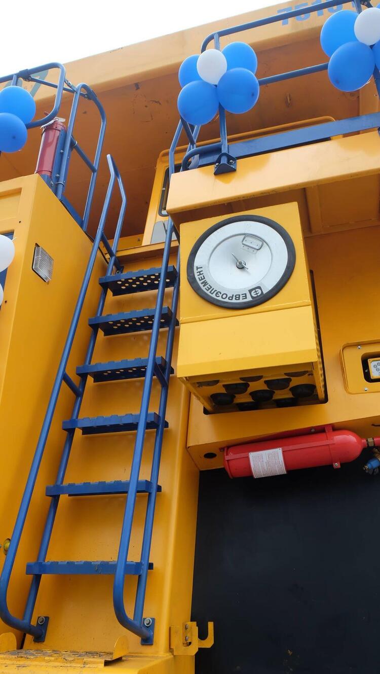 kham-pha-xe-tai-belaz-sieu-trong-khung-nhat-cap-ben-viet-nam-gia-trieu-usd-7.jpg kham-pha-xe-tai-belaz-sieu-trong-khung-nhat-cap-ben-viet-nam-gia-trieu-usd-7.jpg