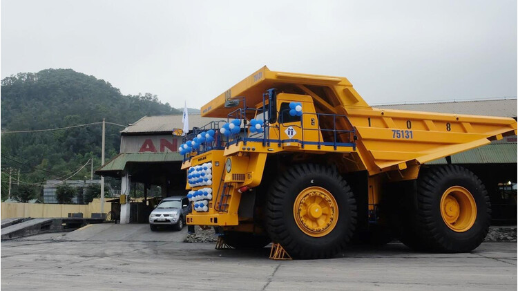 kham-pha-xe-tai-belaz-sieu-trong-khung-nhat-cap-ben-viet-nam-gia-trieu-usd-9.jpg kham-pha-xe-tai-belaz-sieu-trong-khung-nhat-cap-ben-viet-nam-gia-trieu-usd-9.jpg