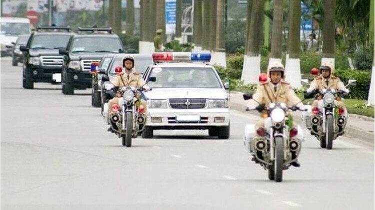 khi-co-tin-hieu-cua-xe-uu-tien-dân-tham-giao-thong-phai-lam-gi khi-co-tin-hieu-cua-xe-uu-tien-dân-tham-giao-thong-phai-lam-gi