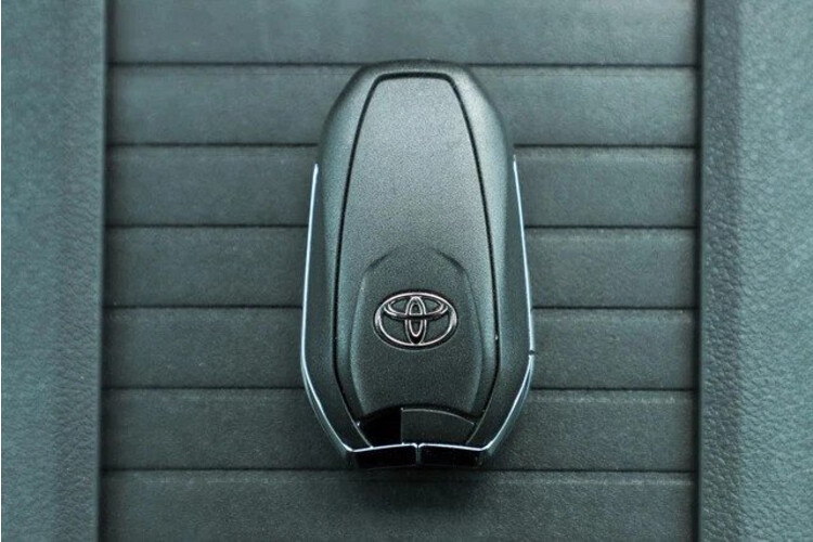 Khởi động xe từ xa - Tính năng phổ thông với hãng khác nhưng chủ xe Toyota muốn dùng phải trả phí hàng tháng khoi dong xe tu xa - tinh nang pho thong voi hang khac nhung chu xe toyota muon dung phai tra phi hang thang