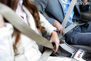 Không thắt dây an toàn khi đi xe ô tô bị phạt bao nhiêu tiền?