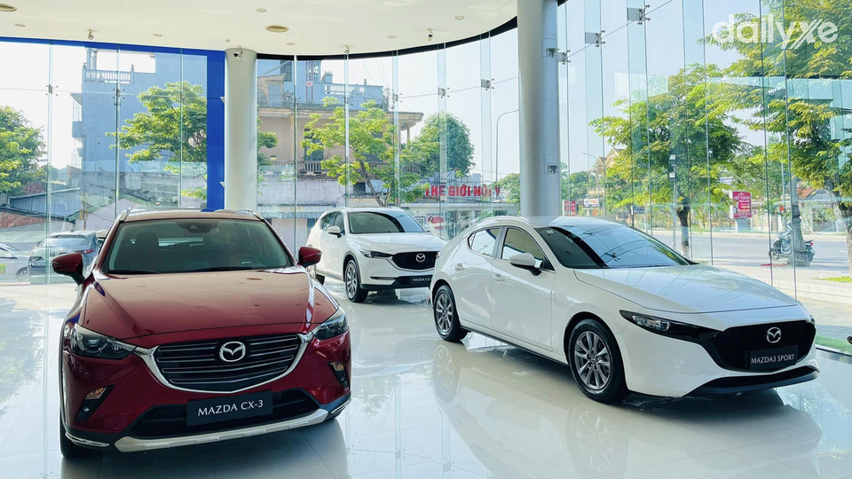 Phòng trưng bày xe của Mazda Nguyễn Tất Thành