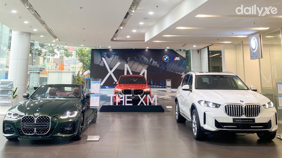 Khu vực trưng bày xe của showroom BMW Bắc Ninh