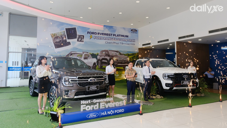 Phòng trưng bày xe của showroom Ford Hà Nội