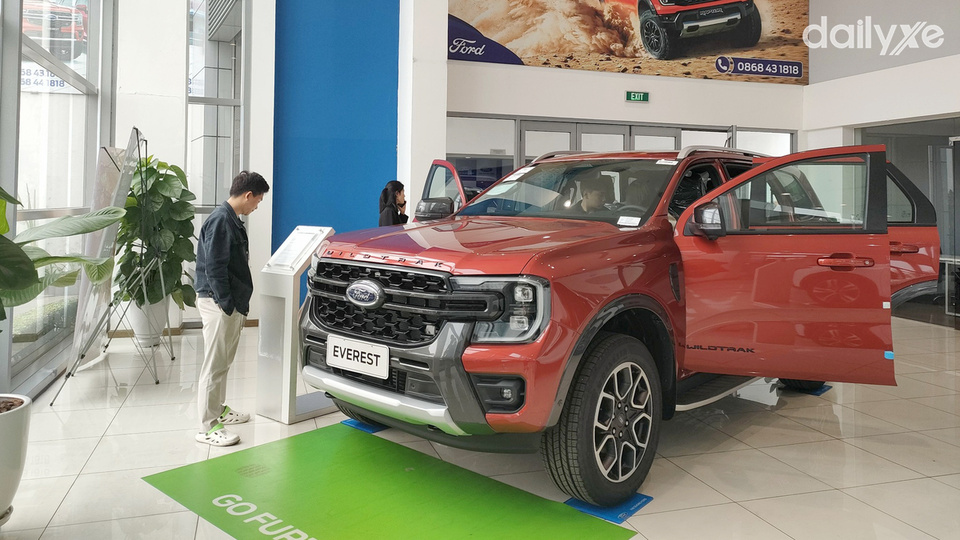 Phòng trưng bày xe của showroom Hải Dương Ford