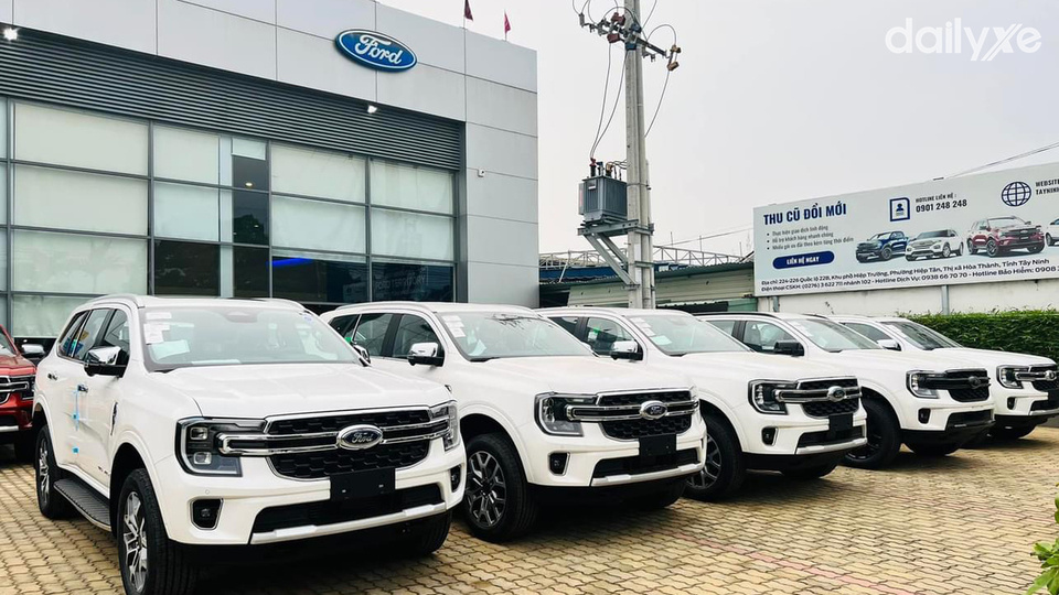 Showroom Ford Long An