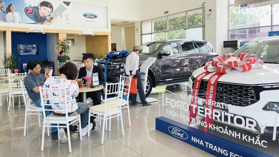 Phòng trưng bày của showroom Ford Nha Trang