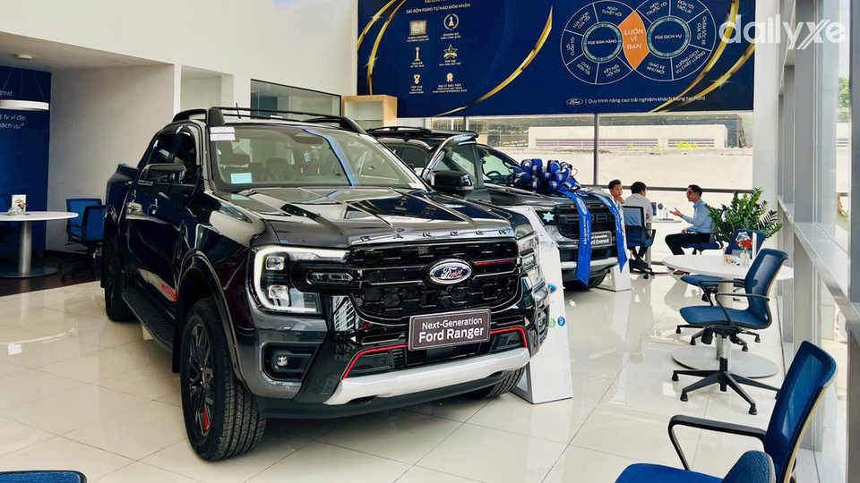 Phòng trưng bày xe tại showroom Ford Phổ Quang