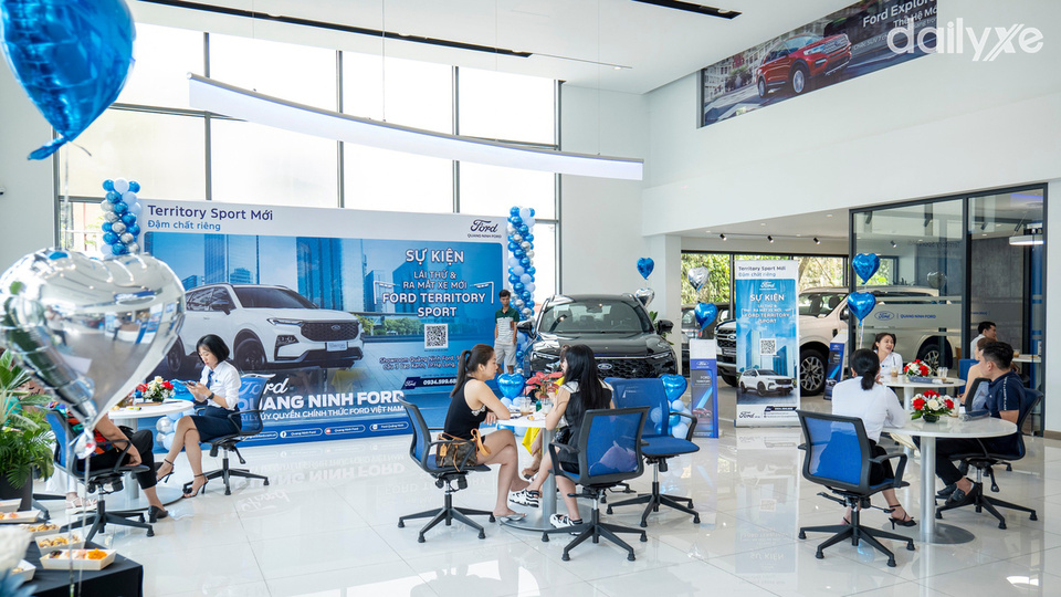 Phòng trưng bày xe của showroom Ford Quảng Ninh
