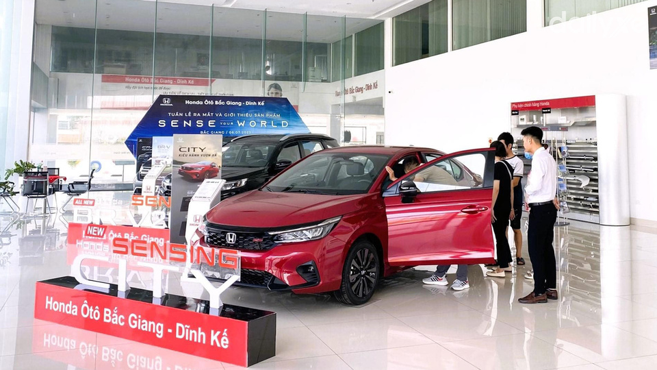 Khu vực trưng bày xe tại showroom Honda Ôtô Bắc Giang
