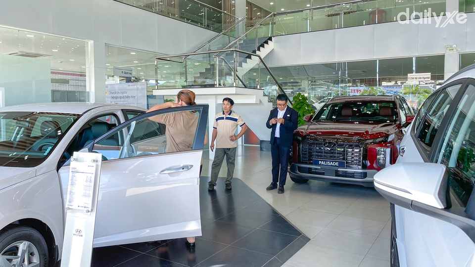 Phòng trưng bày xe của showroom Hyundai Cà Mau