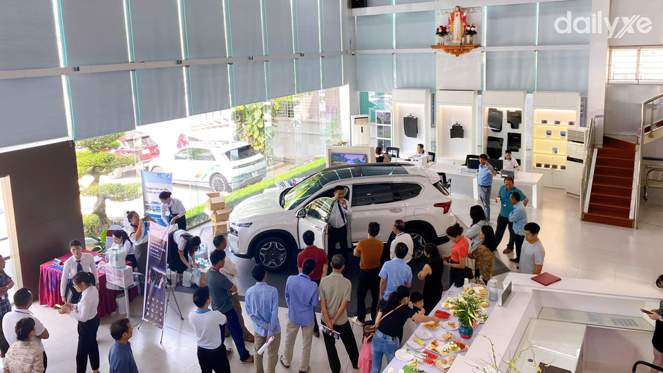 Phòng trưng bày xe của đại lý Hyundai Hà Tĩnh
