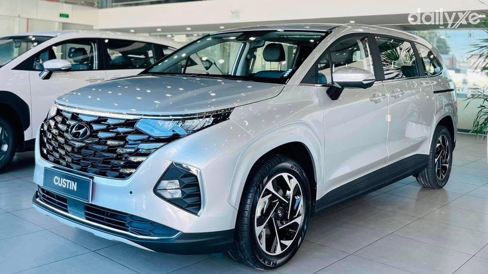 Phòng trưng bày xe của đại lý Hyundai Lê Trọng Tấn