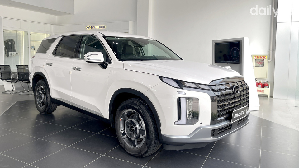 Phòng trưng bày xe của showroom Hyundai Long Biên