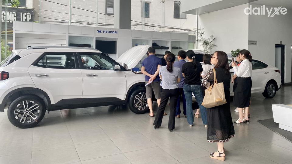 Phòng trưng bày xe của showroom Hyundai Thái Bình