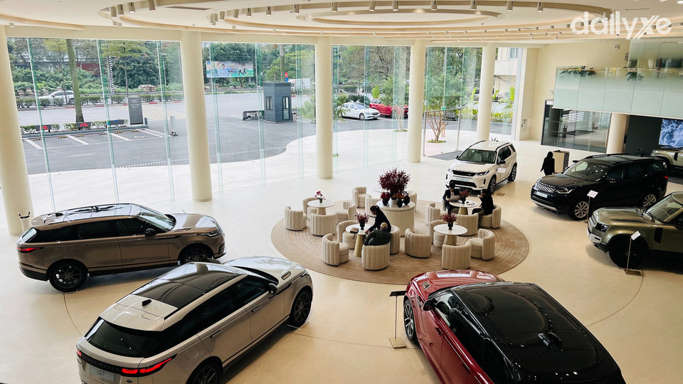 Showroom Land Rover Royal Automotive Hà Nội