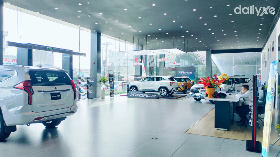 Phòng trưng bày xe của showroom Mitsubishi Tiền Giang