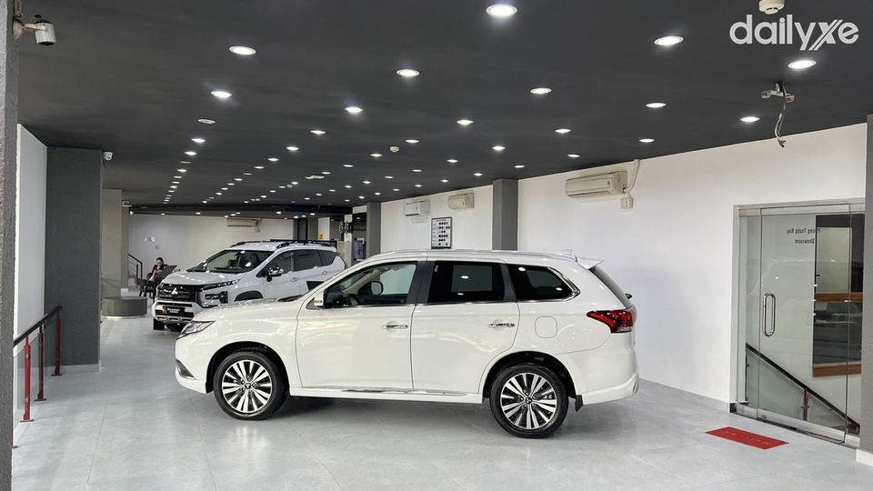 Khu vực trưng bày xe Mitsubishi Khu vực trưng bày xe Mitsubishi