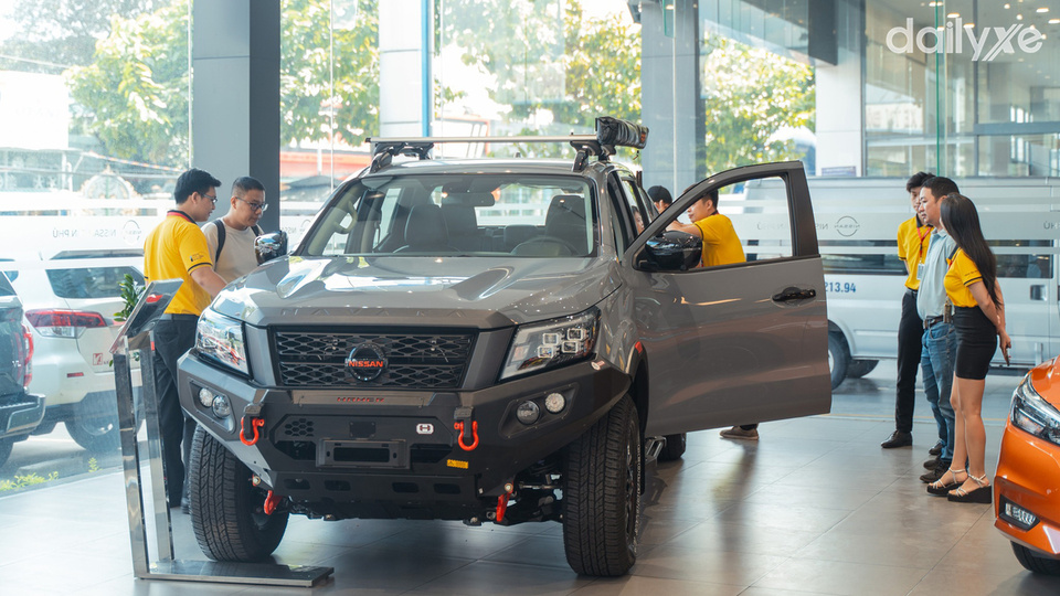 Phòng trưng bày xe của showroom Nissan Tân Phú