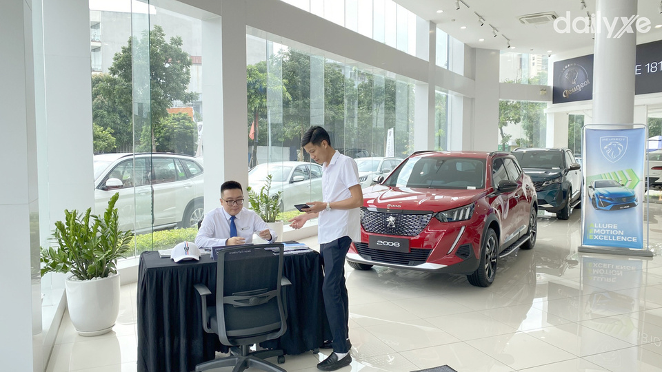 Phòng trưng bày xe của showroom Peugeot Hải Dương