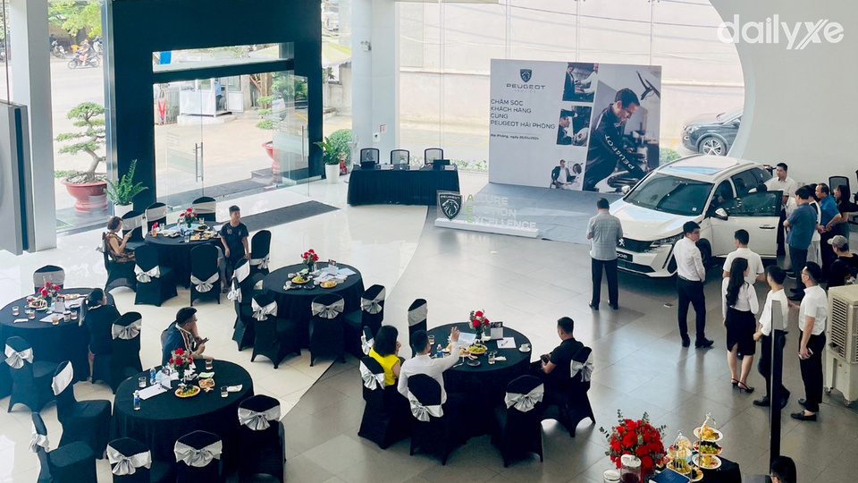 Phòng trưng bày của showroom Peugeot Hải Phòng